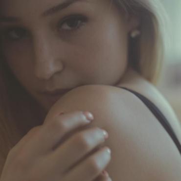 Karola - Méreg ft. Mr. Busta